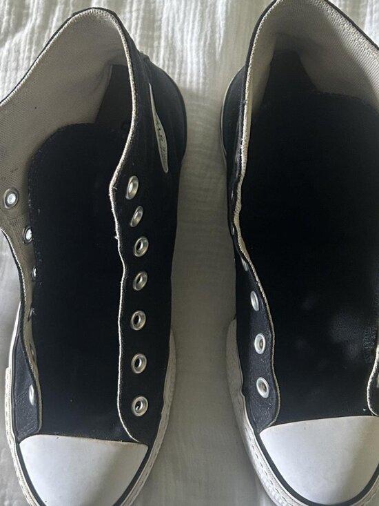 Converse - Picture 2 of 2